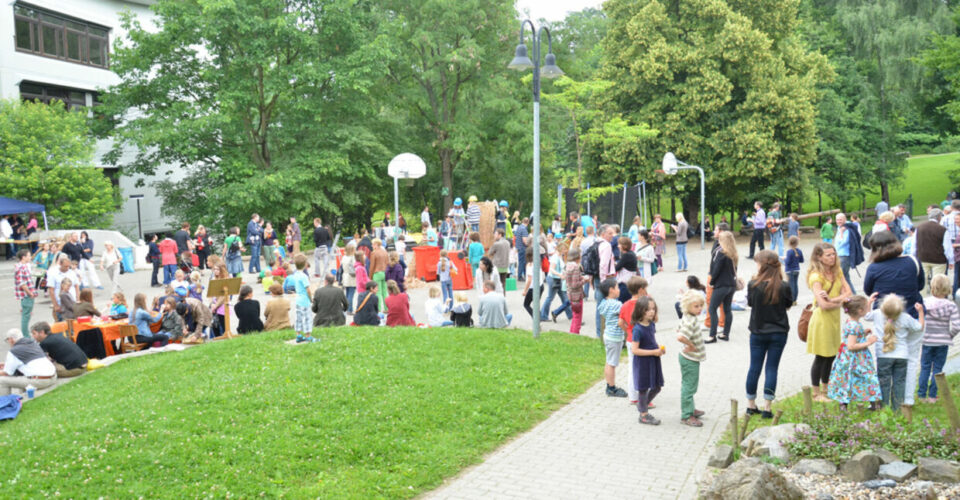 Gründung eines Solidarfonds: Schulfest auf dem Schulhof der Rudolf-Steiner-Schule Wuppertal